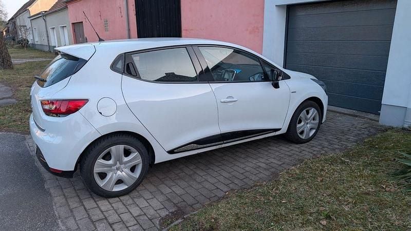 Gebraucht Renault Clio IV Experience 73 PS (53 kW) 2016 Weiß Limousine