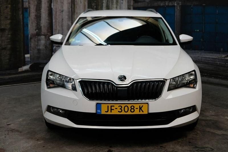 Gebraucht Skoda Superb 120 PS (88 kW) 2016 Weiß Limousine