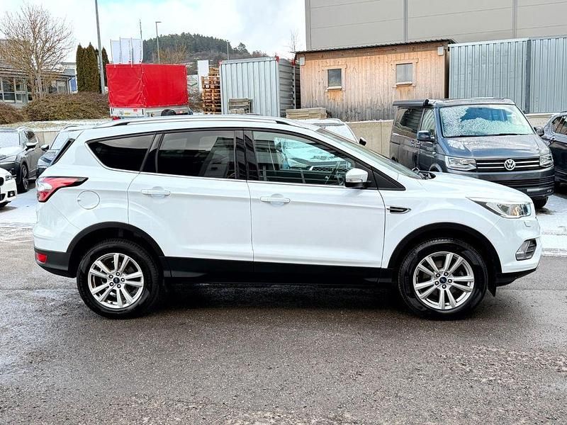 Gebraucht Ford Kuga Trend 120 PS (88 kW) 2019 Weiß SUV