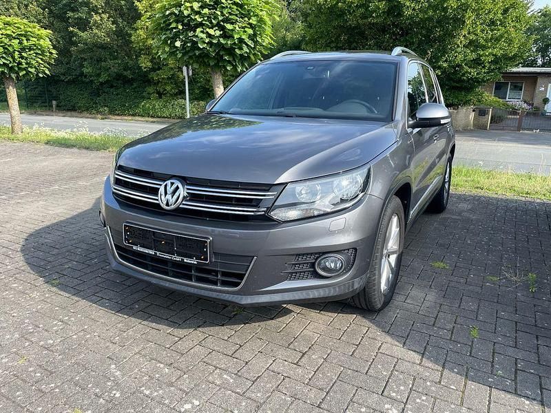 Grau Gebraucht 2016 VW Tiguan LOUNGE SUV | 12.999 € (Guter Preis) - Bild 1/4