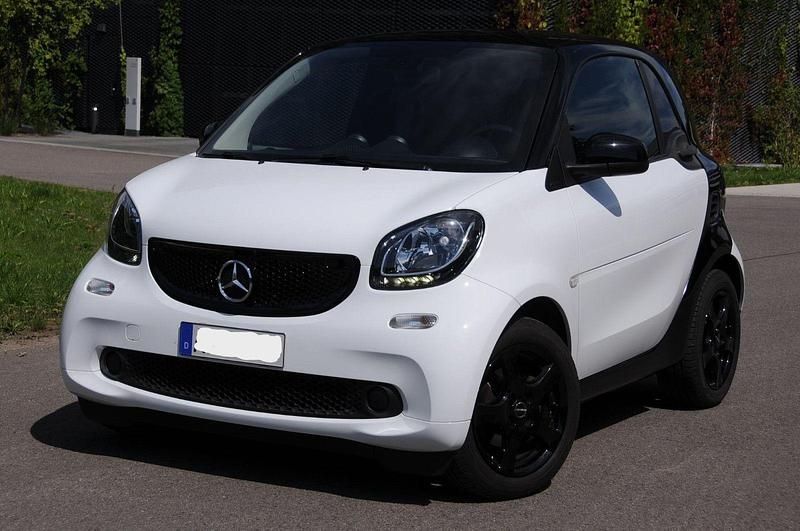 Gebraucht 2016 Smart ForTwo Coupé Passion Kleinwagen | 8.990 € (Guter Preis) - Bild 1/4