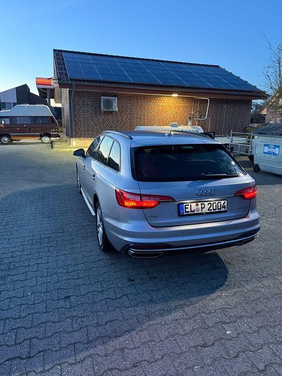 Gebraucht Audi A4 Comfort 190 PS (139 kW) 2019 Grau Limousine