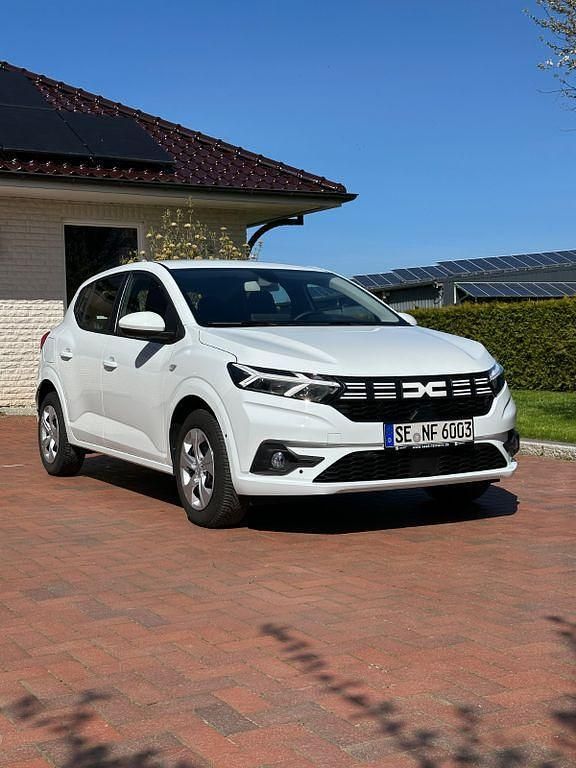 Second-hand Dacia Sandero Expression 101 CP (74 kW) 2024 Alb Berlinǎ