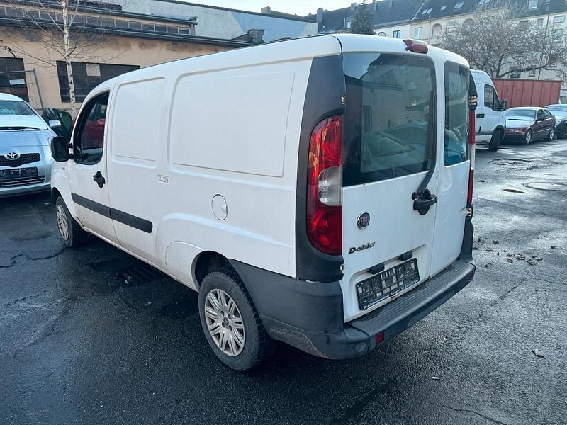 Gebraucht Fiat Doblò 101 PS (74 kW) 2009 Weiß Van / Kleinbus