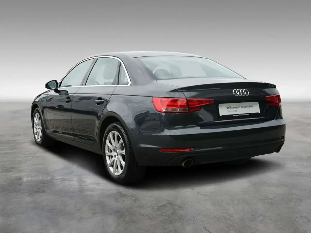 Gebraucht Audi A4 Basis 190 PS (139 kW) 2016 H1 manhattangrau metallic Limousine