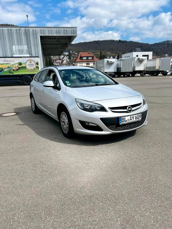 Second-hand Opel Astra 163 CP (119 kW) 2013 Gri Berlinǎ