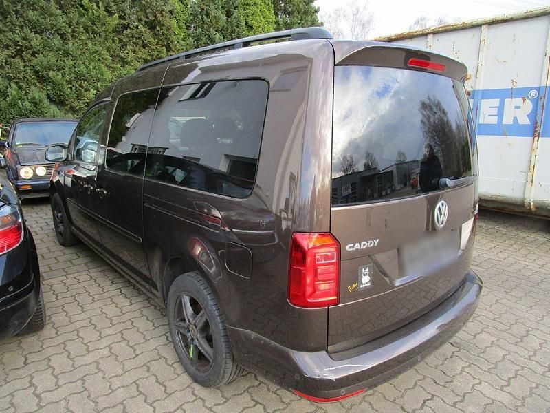 Gebraucht VW Caddy Maxi 102 PS (75 kW) 2016 Braun Van / Kleinbus