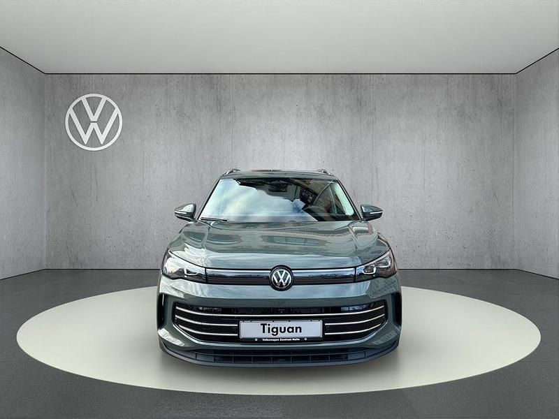 Neu VW Tiguan Elegance 150 PS (110 kW) 2026 Cipressinogrün metallic SUV