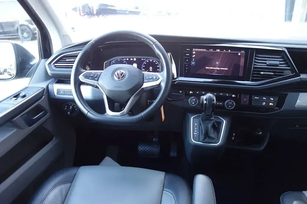 Gebraucht VW T6.1 Highline 199 PS (146 kW) 2020 Deep black perleffekt Van