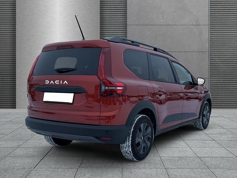 Neu Dacia Jogger Expression 101 PS (74 kW) 2025 Terracottabraun Van / Kleinbus