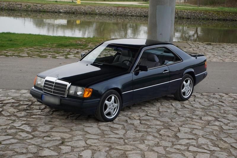 Gebraucht Mercedes E300 180 PS (132 kW) 1987 Blau Coupé