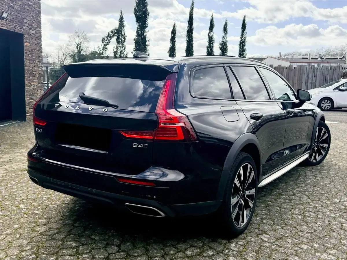 Gebraucht Volvo V60 CC Pro 197 PS (144 kW) 2022 Schwarz Kombi