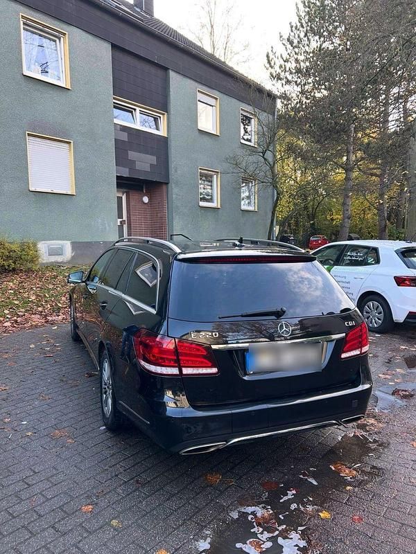 Schwarz Gebraucht 2014 Mercedes 220 Kombi | 12.000 € - Bild 1/4