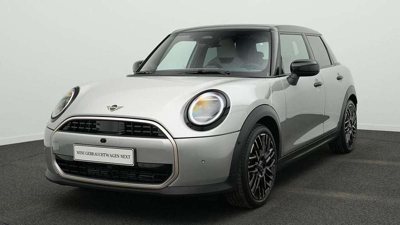 Grau Gebraucht 2024 Mini Cooper Favoured Kleinwagen | 30.063 € (Etwas zu teuer) - Bild 1/4