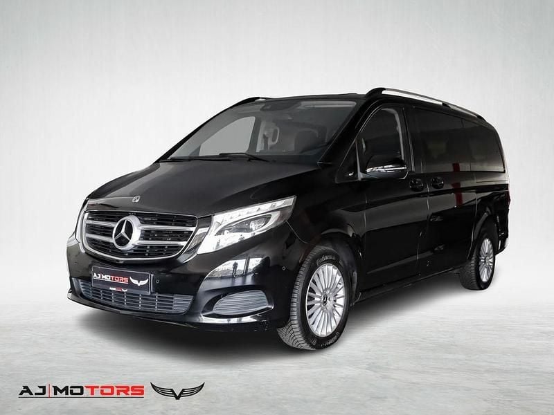 Schwarz Gebraucht 2018 Mercedes V250 Edition Van / Kleinbus | 25.990 € (Fairer Preis) - Bild 1/4