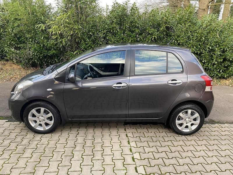 Gebraucht Toyota Yaris Sol 101 PS (74 kW) 2010 Grau Kleinwagen