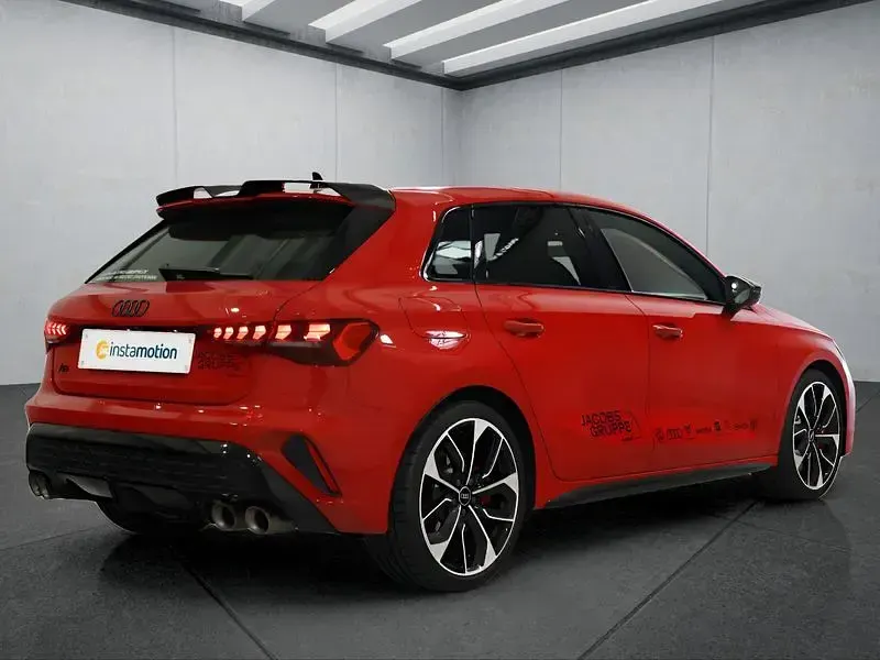 Gebraucht Audi S3 333 PS (244 kW) 2026 Rot Limousine