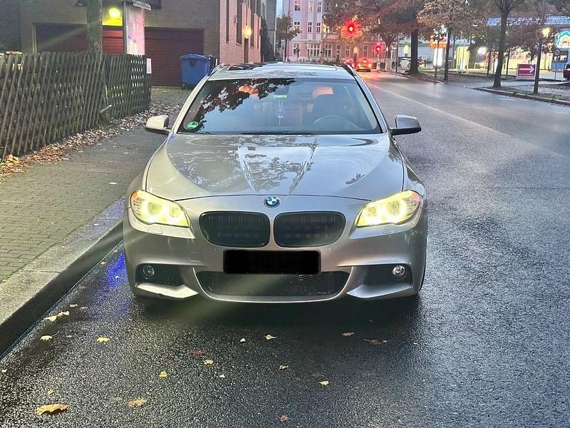 Silber Gebraucht 2012 BMW 520 Sport Line Kombi | 7.850 € (Guter Preis) - Bild 1/4