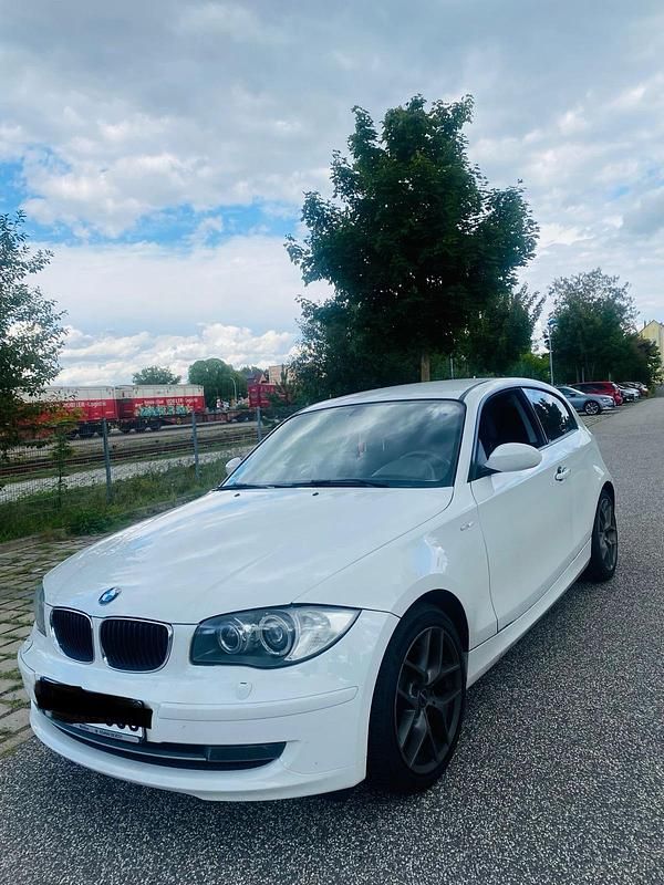 Weiß Gebraucht 2007 BMW 318 Coupé | 2.950 € (Superpreis) - Bild 1/4