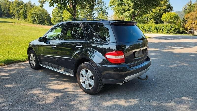 Gebraucht Mercedes ML320 224 PS (164 kW) 2007 Schwarz SUV