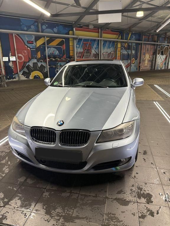 Blau Gebraucht 2010 BMW 325 Limousine | 7.500 € (Fairer Preis) - Bild 1/4