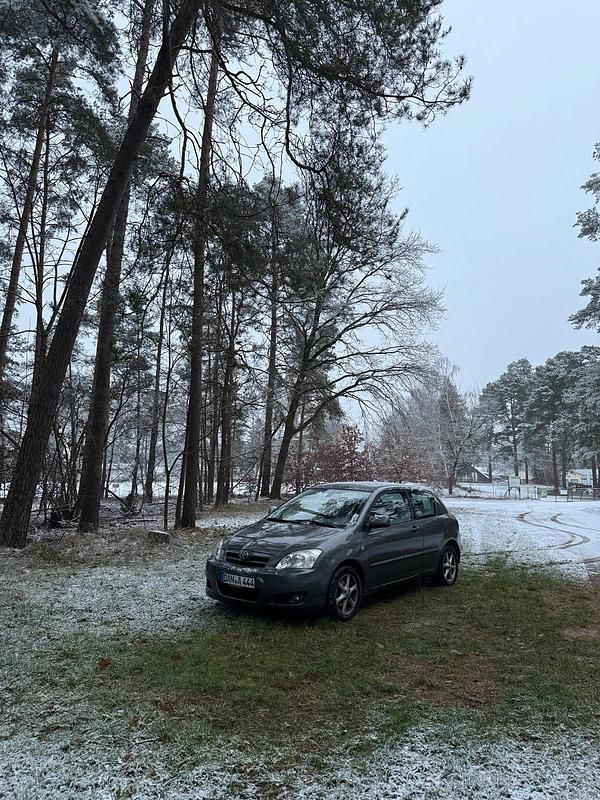 Grau Gebraucht 2005 Toyota Corolla Kombi | 2.100 € (Superpreis) - Bild 1/4