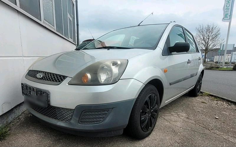Gebraucht Ford Fiesta 60 PS (44 kW) 2006 Silber Kleinwagen