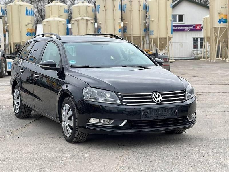 Gebraucht VW Passat Trendline 122 PS (89 kW) 2011 Deep black perleffekt Kombi