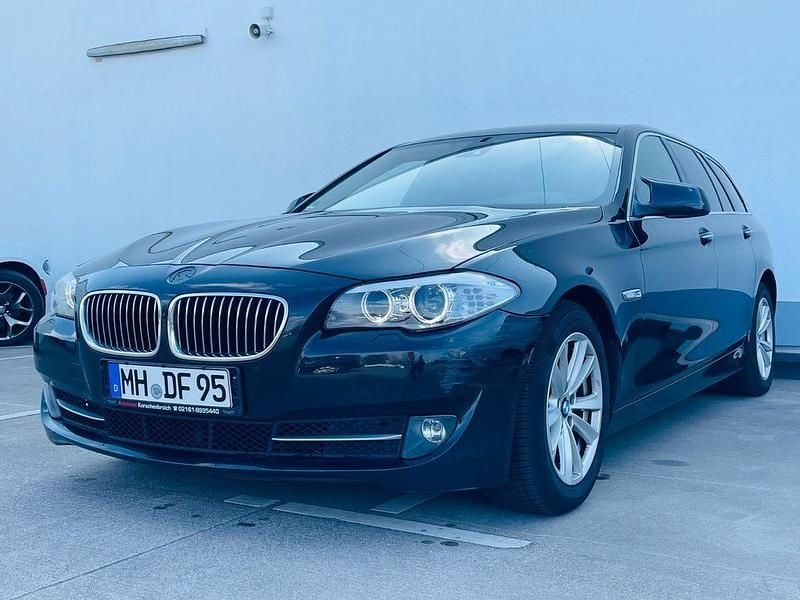 Schwarz Gebraucht 2010 BMW 525 Sport Line Kombi | 7.699 € (Fairer Preis) - Bild 1/4