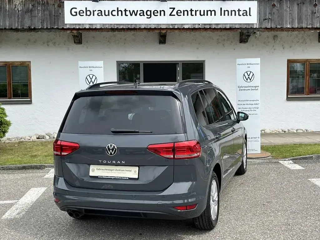 Gebraucht VW Touran Comfortline 150 PS (110 kW) 2025 Grau Van / Kleinbus