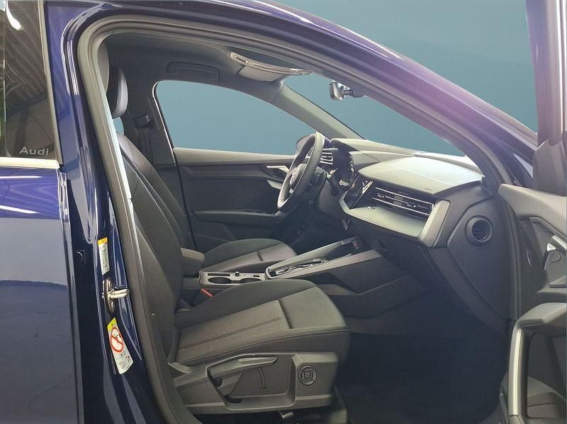 Second-hand Audi A3 150 CP (110 kW) 2025 Albastru Berlinǎ