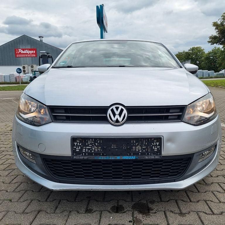 Silber Gebraucht 2010 VW Polo Team Limousine | 2.999 € (Superpreis) - Bild 1/4