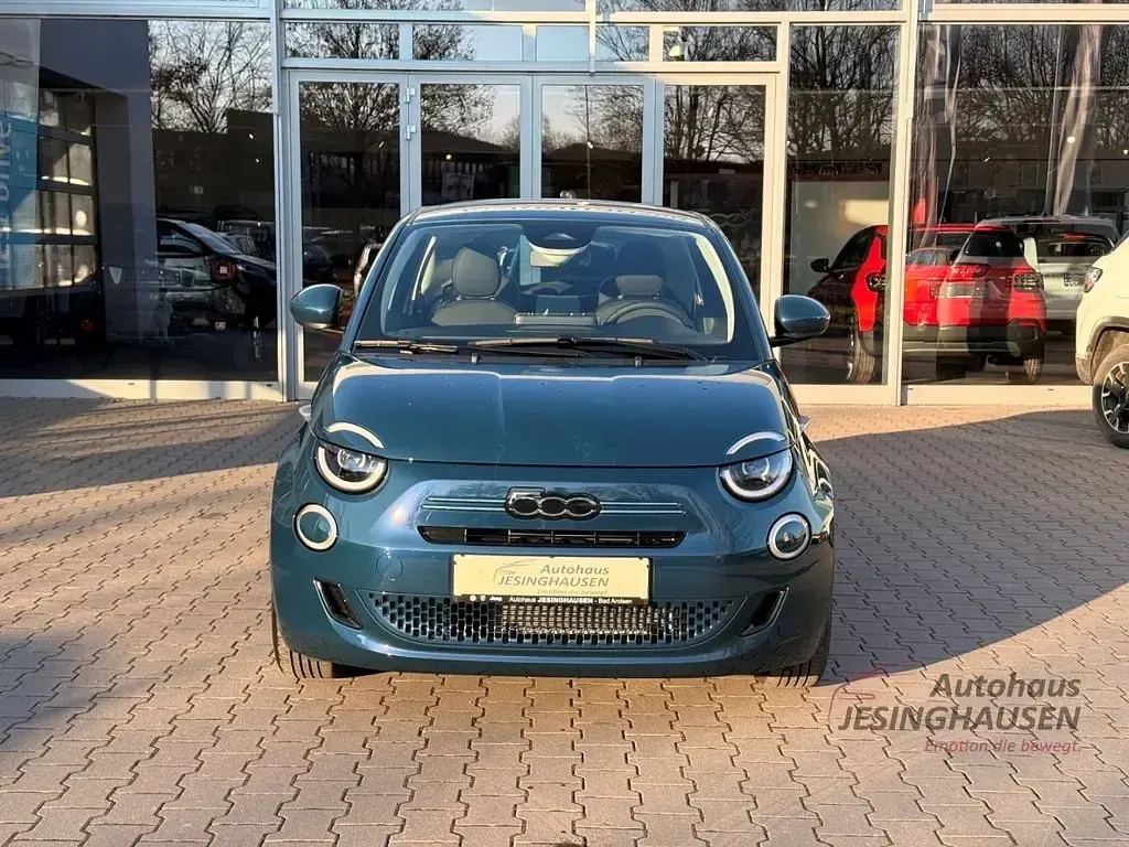 Neu Fiat 500 65 PS (47 kW) 2026 Gruen Kleinwagen