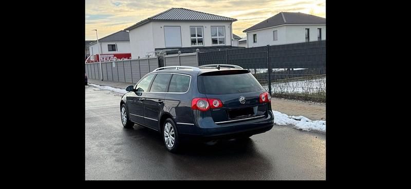 Gebraucht VW Passat 140 PS (102 kW) 2007 Blau Kombi