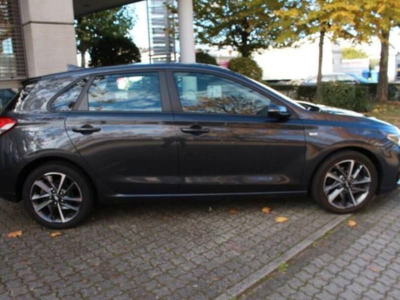 Gebraucht Hyundai i30 Trend 120 PS (88 kW) 2022 Orange Limousine