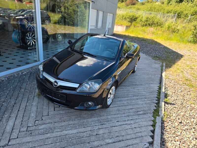 Schwarz Gebraucht 2005 Opel Tigra Enjoy Cabrio | 2.490 € (Fairer Preis) - Bild 1/4