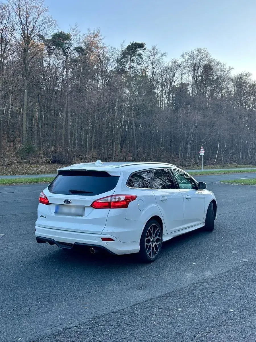 Używany Ford Focus 163 KM (119 kW) 2014 Biały Kombi