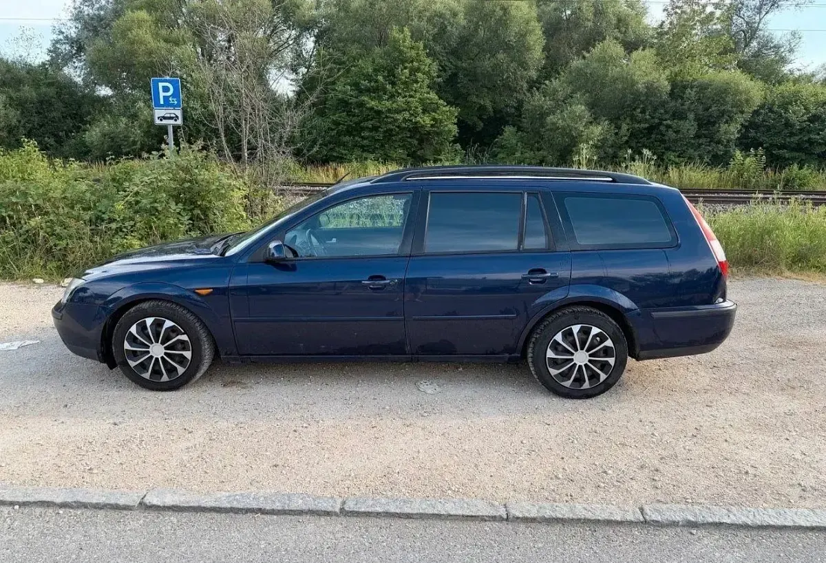 Gebraucht Ford Mondeo Ghia 145 PS (106 kW) 2001 Blau Limousine