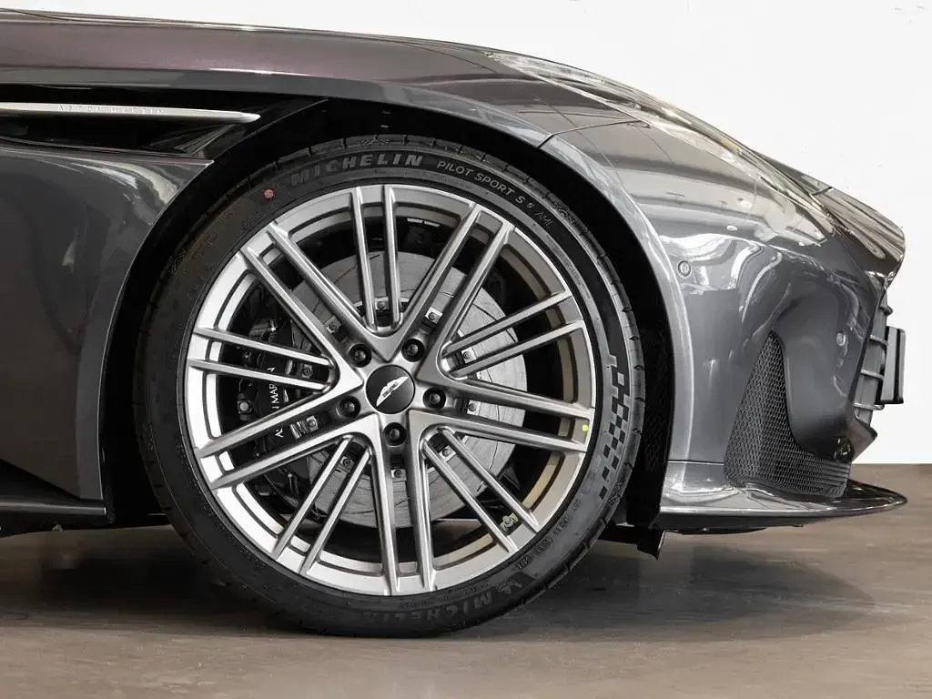 Neu Aston Martin DB12 680 PS (500 kW) 2026 Schwarz Coupé