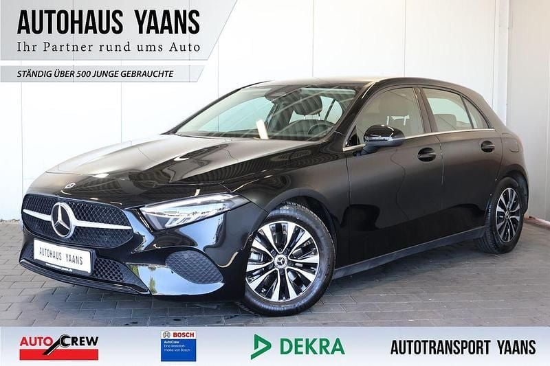 Schwarz Gebraucht 2023 Mercedes A200 Limousine | 25.789 € (Guter Preis) - Bild 1/4