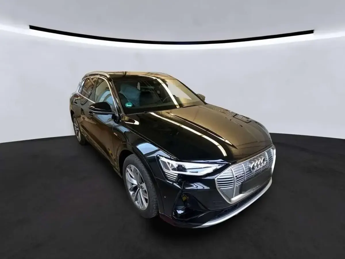 Gebraucht Audi e-tron S-Line 230 kW (313 PS) 2022 Mythosschwarz metallic SUV