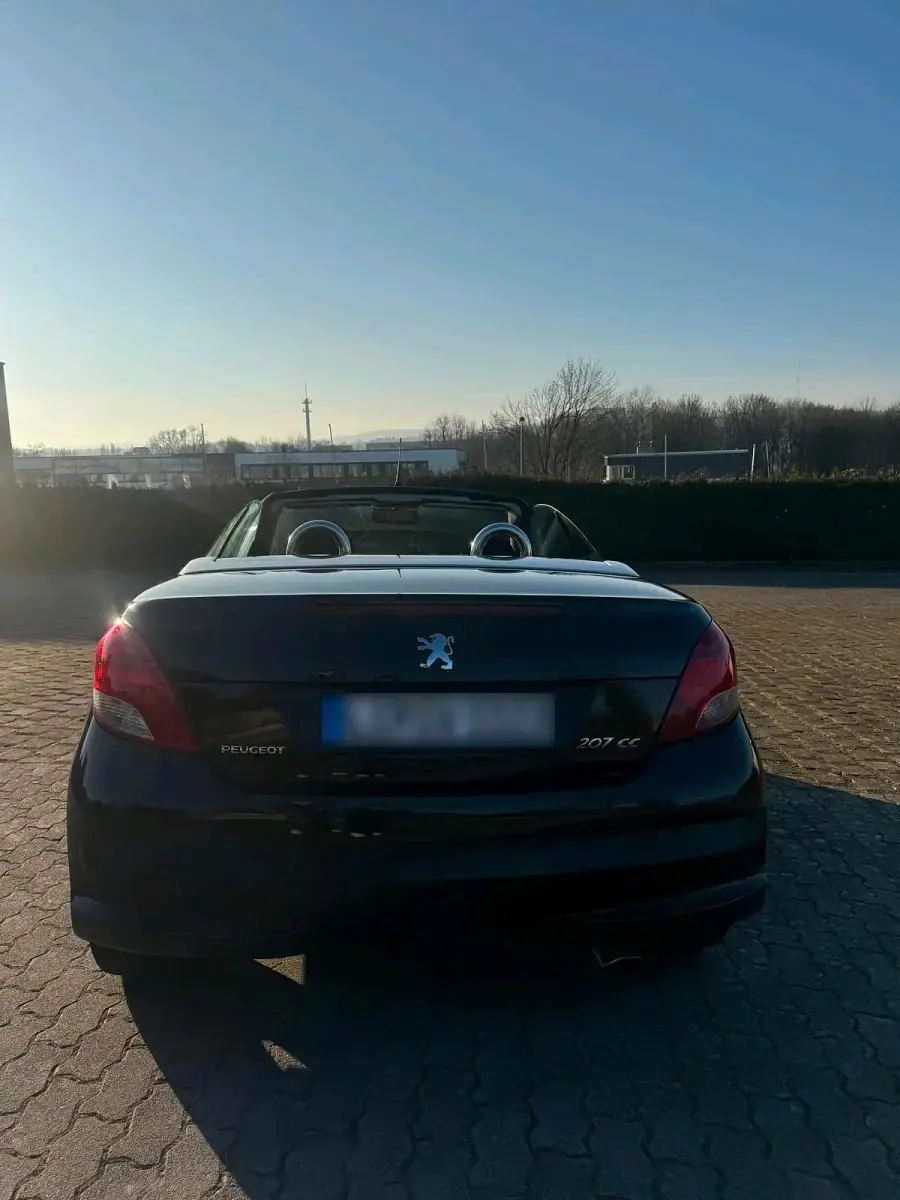 Gebraucht Peugeot 207 CC 120 PS (88 kW) 2011 Schwarz Cabrio