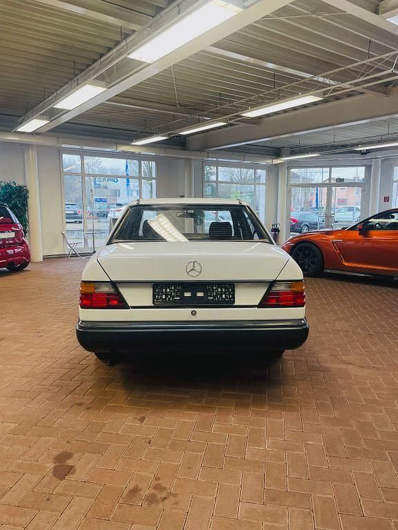 Gebraucht Mercedes 200 105 PS (77 kW) 1988 Weiß Limousine