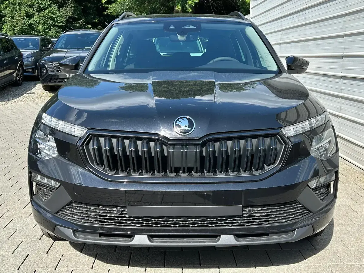 Neu Skoda Kamiq 150 PS (110 kW) 2025 Black magic perleffekt SUV