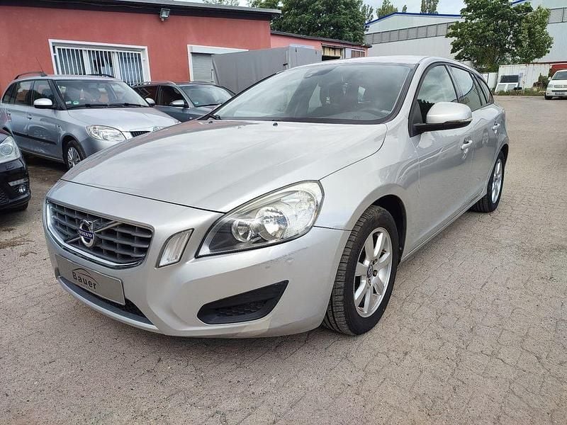 Gebraucht Volvo V60 Basis 150 PS (110 kW) 2011 Silber Kombi