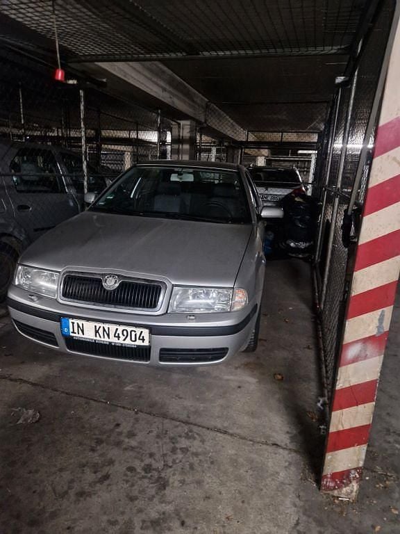Grau Gebraucht 2003 Skoda Octavia Ambiente Limousine | 1.000 € (Superpreis) - Bild 1/3