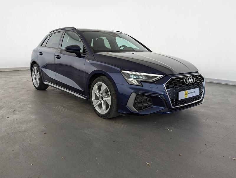 Second-hand Audi A3 S-Line 150 CP (110 kW) 2024 Albastru Berlinǎ