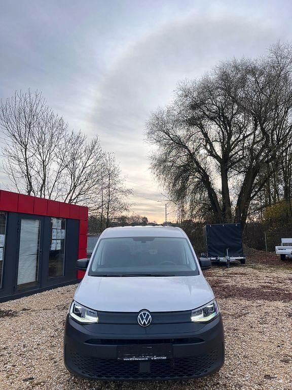 Gebraucht VW Caddy Basis 122 PS (89 kW) 2022 Candyweiß Van / Kleinbus