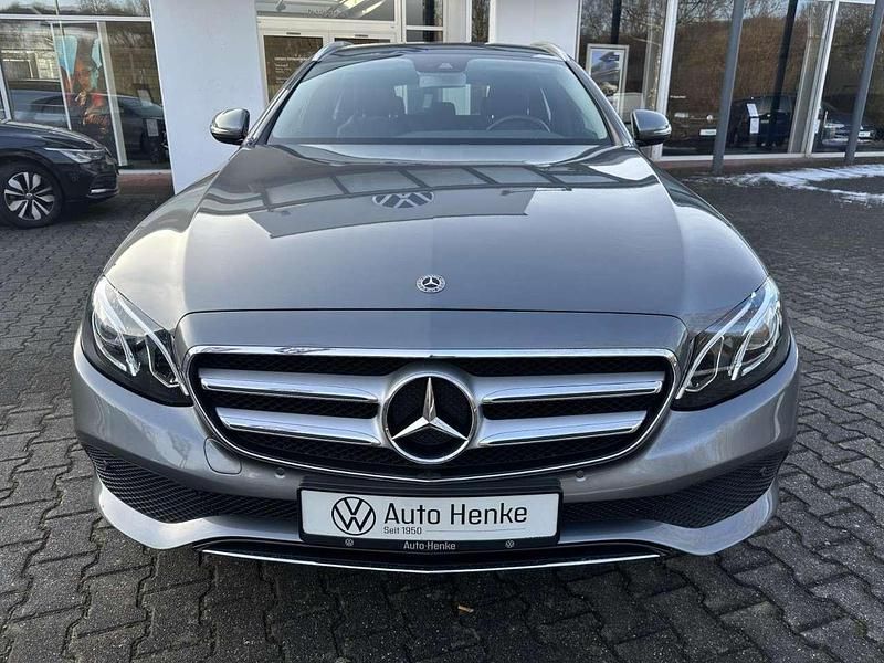 Gebraucht Mercedes E200 Avantgarde 184 PS (135 kW) 2017 Selenitgrau Kombi