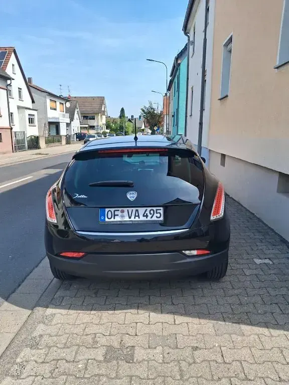 Usata Lancia Delta 120 CV (88 kW) 2010 Utilitaria